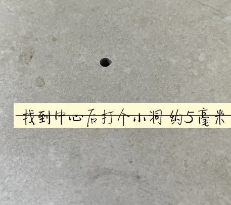 萨嘎瓷砖空鼓维修公司专业解答在瓷砖铺贴过程中，如果砂料搅拌不均匀，将会带来以下问题